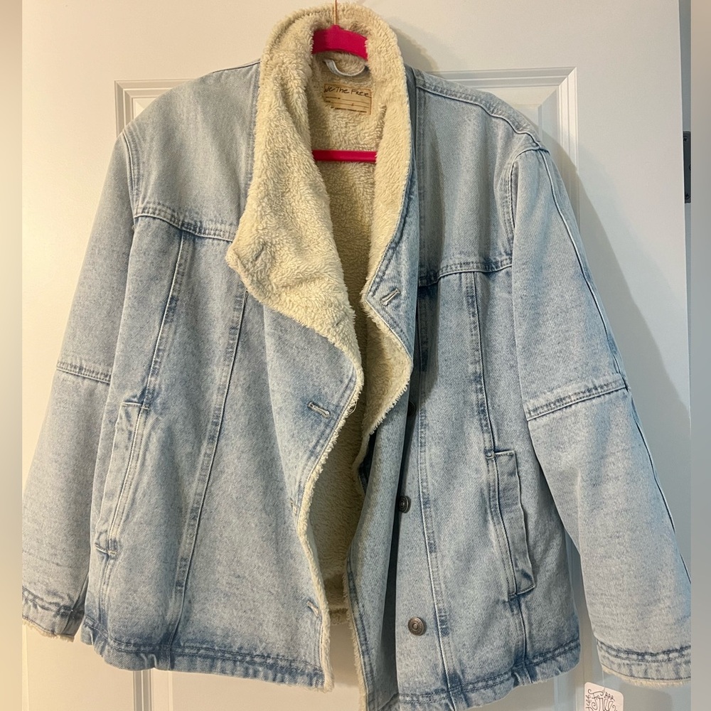 FREEPEOPLE denim Sherpa trucker jacket. New with tags.